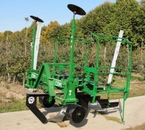 Вітчизняна садосадильна машина висаджує 750 саджанців за годину Рис.1