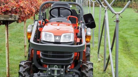 Японський виробник Kubota продемонстрував новий трактор для садівництва Рис.1