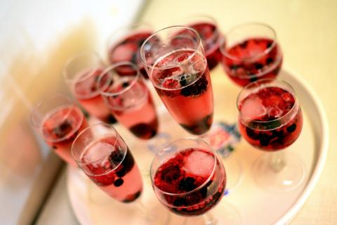 В Україні виготовлятимуть ігристе вино з лохини Рис.1